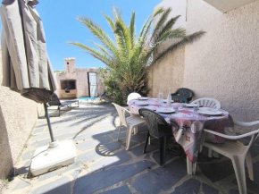 190 CAP D'AGDE, Villa mitoyenne avec jardinet et parking